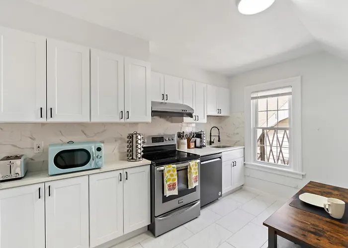 Cozy Gem In The Heart Of East Rock With Free Parking Near Yale And Dt